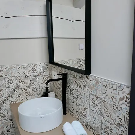 - Decio Locanda