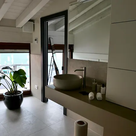 - Decio Locanda Monte Isola